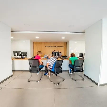 格兰德度假公寓 *