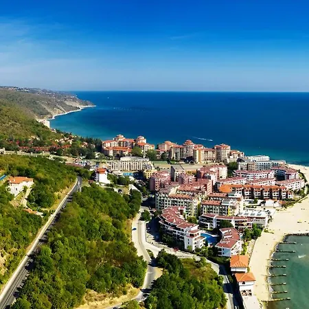 格兰德度假公寓 *