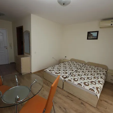 格兰德度假公寓 *