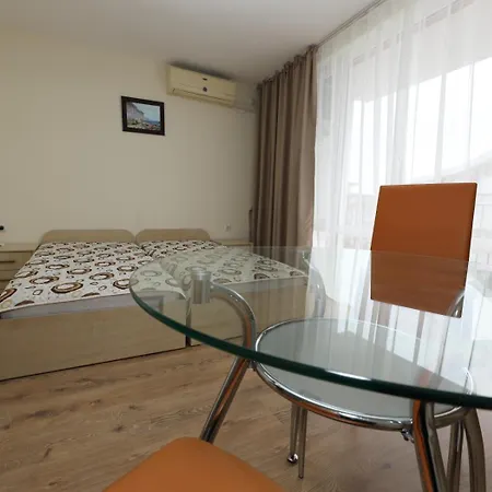 格兰德度假公寓 *