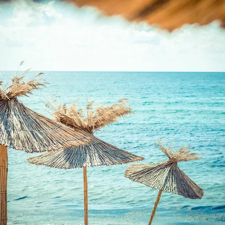 格兰德度假公寓 *